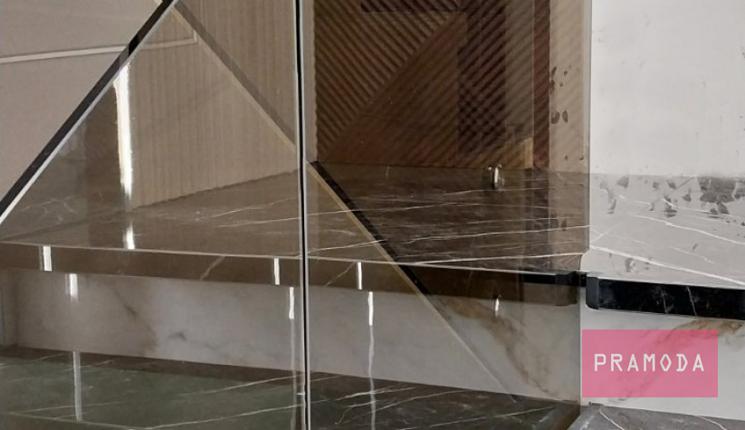 Ограждение для лестницы из тонированного закаленного стекла